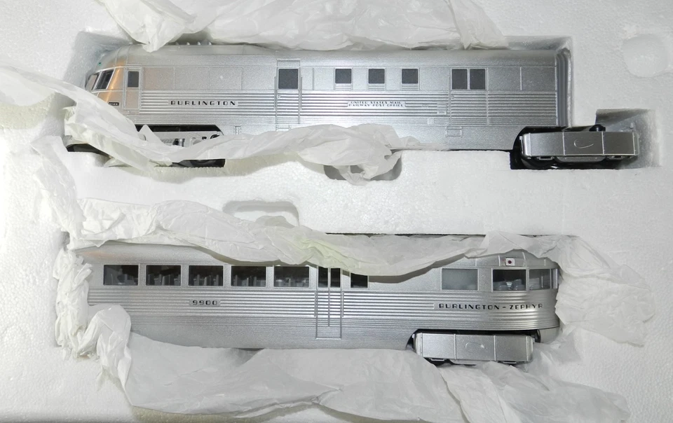 New in Box - Rail King 30-2186-1 Burlington Pioneer Zephyr Set w/ Proto Sound - Image 3 of 4