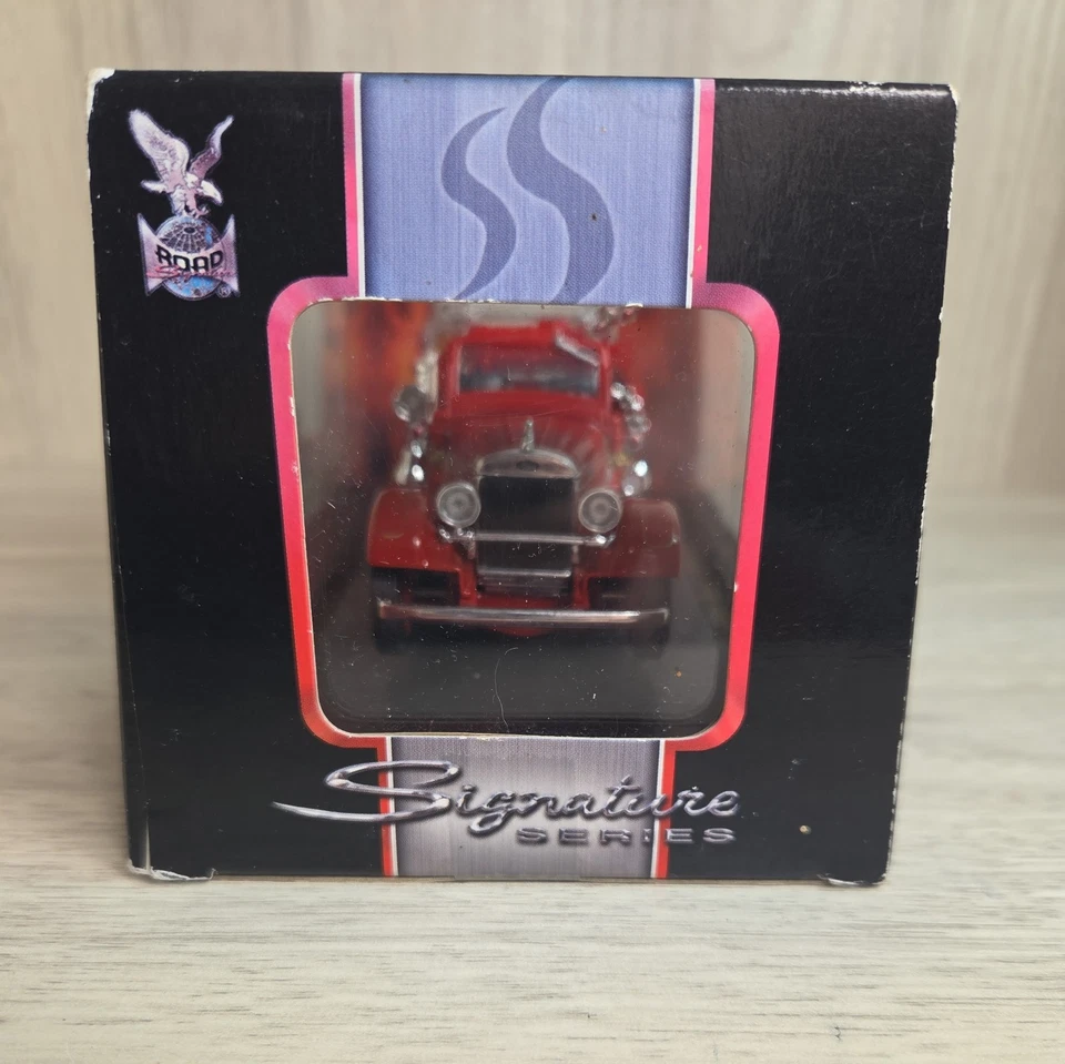 Road Signature - 1935 Mack Type 75BX 1:43 diecast Foto 3 de 4