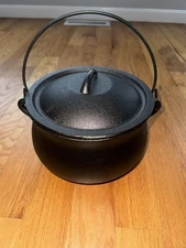 NEW - Smith & Clark 6QT Pre Seasoned Cast Iron Pot Cauldron 6 Quart Halloween