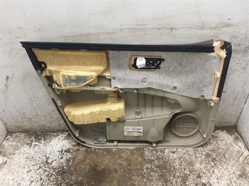 Toyota Prius 2008 montaje del panel de la puerta delantera del lado del pasajero  Foto 3 de 4