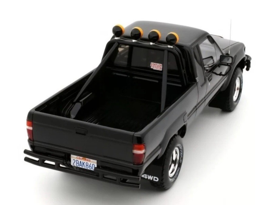 Toyota Hilux SR-5 4WD Glossy Black 1985 Back to the Future 1:18