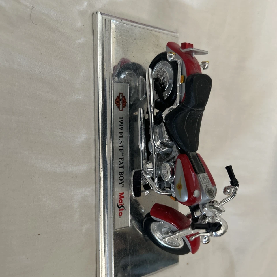 Maisto Harley Davidson 1999 FLSTF Fat Boy 1:10 DieCast Motorcycle No Box - Image 2 of 4