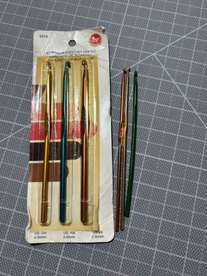 Lot Of  6 Crochet Hooks 5 Aluminum Boye 1 Plastic Vintage GHIED, F