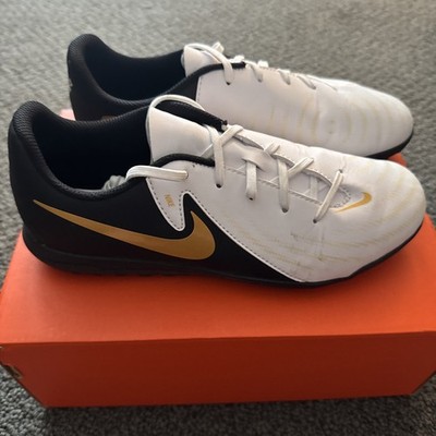 NIKE BAMBINO SCARPA CALCETTO TURF art. FJ2604-100 mod. JR PHANTOM GX II CLUB TF