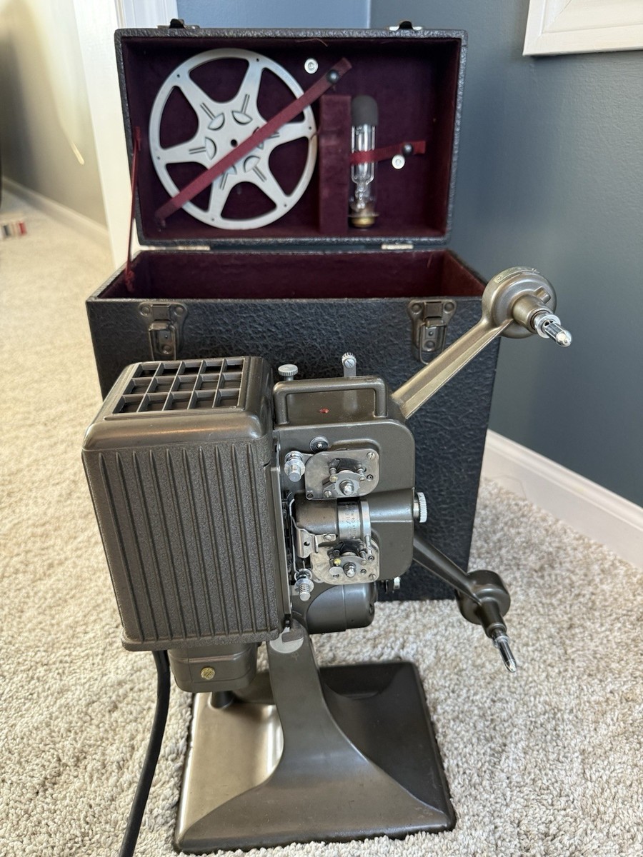 kodascope eight model 60 映写機　とケース　8ミリ Kodak Kodascope Eight-90A 8mm Film Projector w/ Case Reel & Lamp