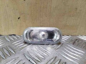 VW BORA Variant 1J6 Kotflügelblinker vorne links 1J0949117 1.90 Diesel 26108935