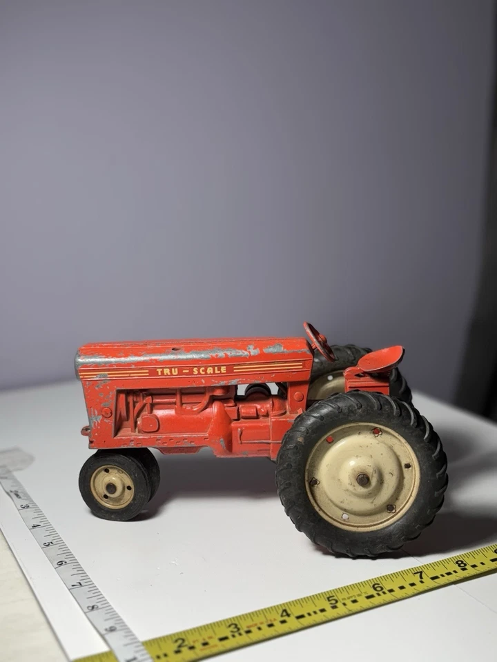 Juguetes diecast de equipo agrícola tractor escala Tru de colección, rojo, 8", años 50 EE. UU. Foto 4 de 4