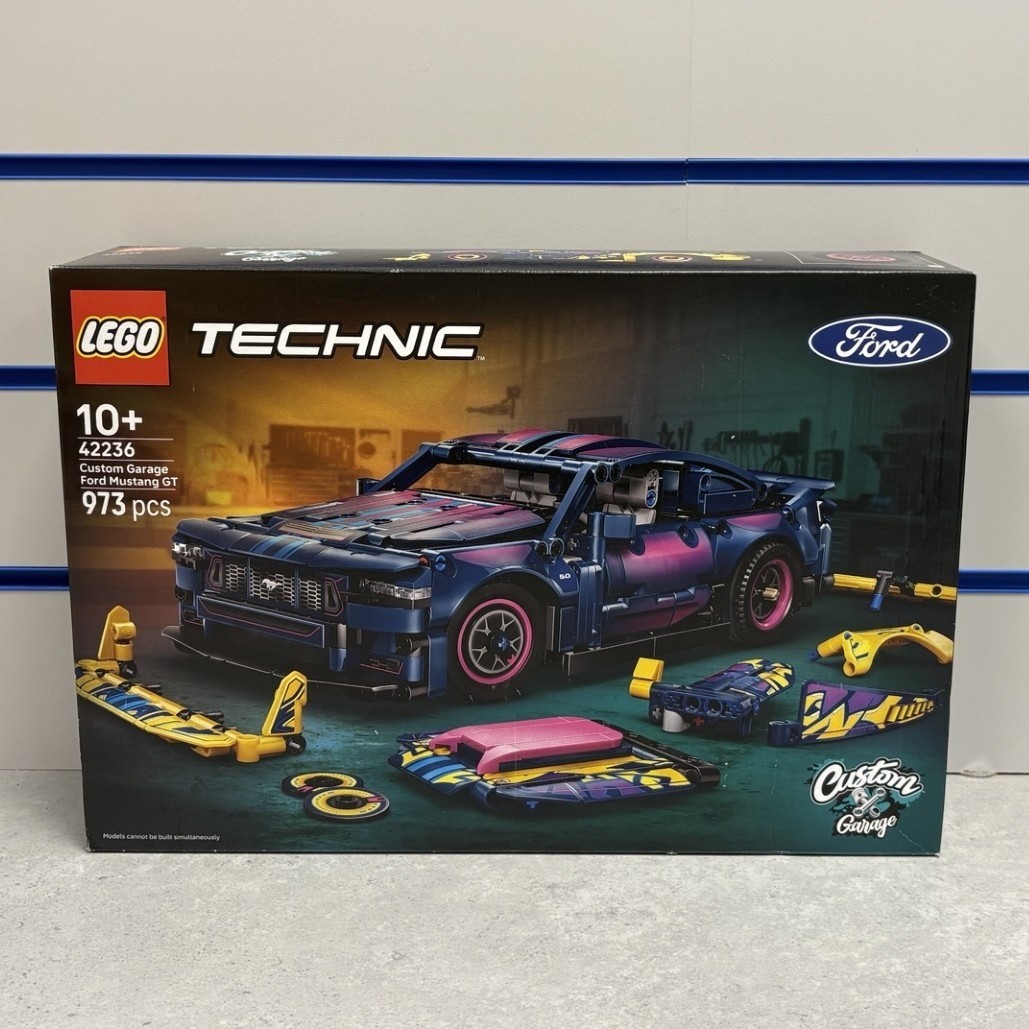 LEGO TECHNIC CUSTOM GARAGE FORD MUSTANG GT CAR #42236