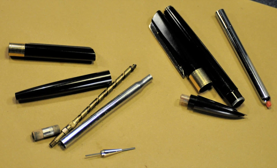 "Pilot" Rare Japanese c.1961's Fountain pen&Propelling pencil sets. w/Orig. case - Image 2 of 4