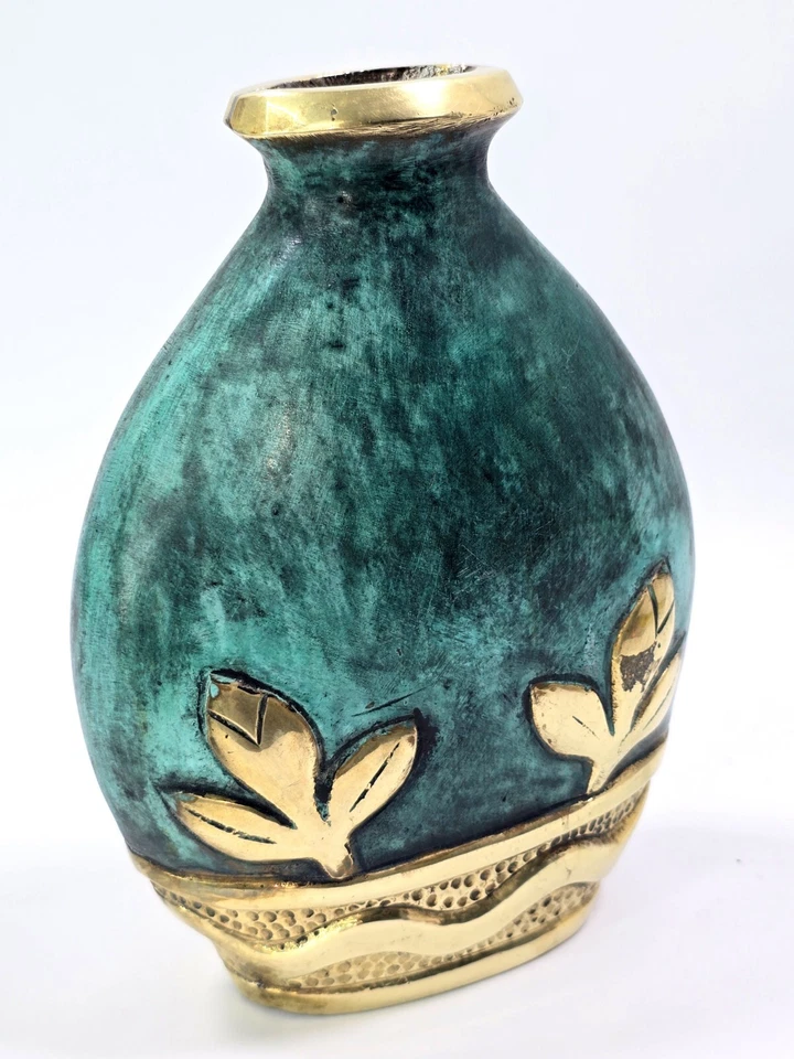 Jarrón turquesa Brasd macizo. Motivos de hojas en relieve 7 pulgadas 4 libras. Excelente estado. Foto 4 de 4