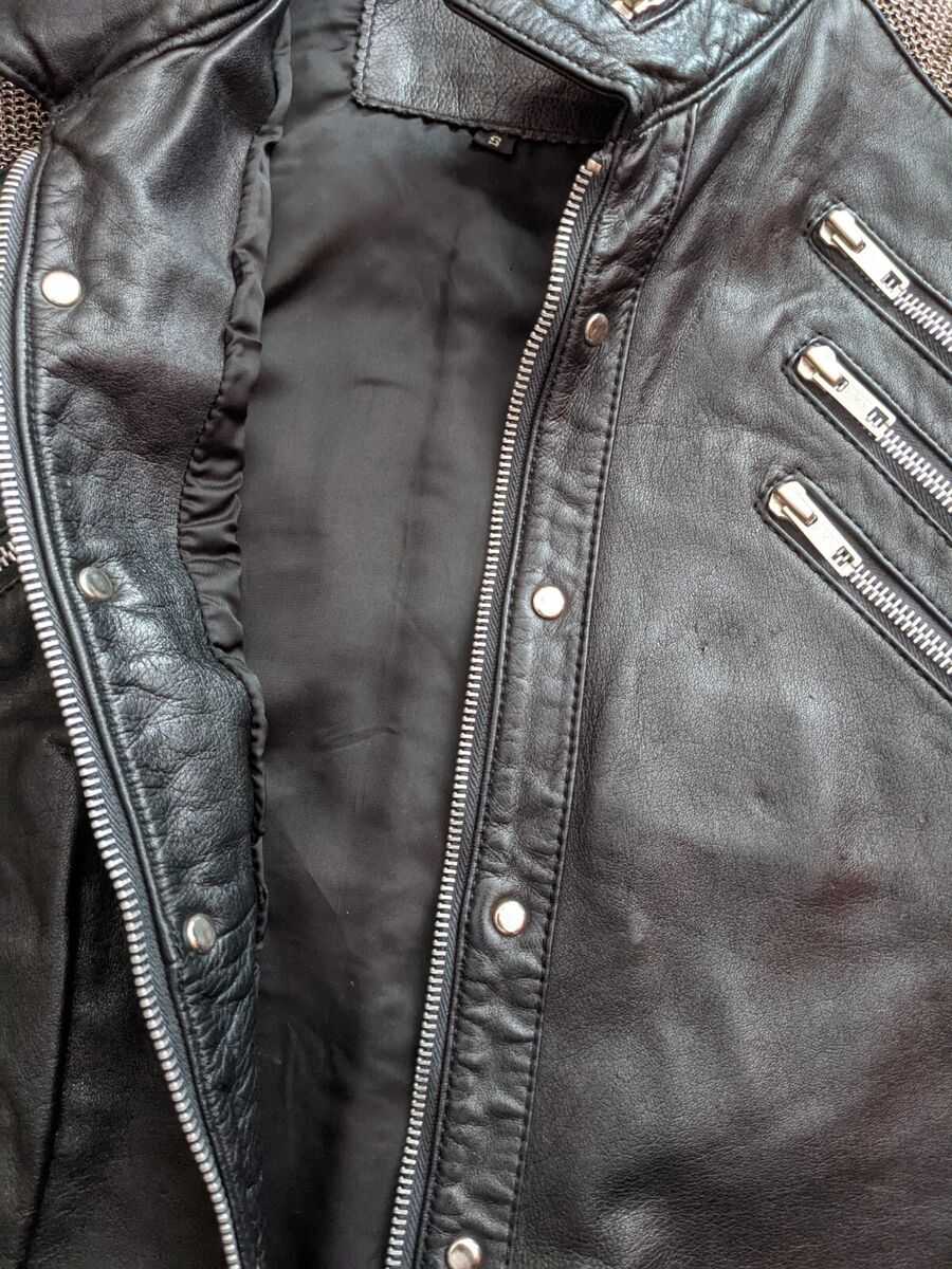 GENUINE 80s VINTAGE MICHAEL JACKSON BEAT IT BLACK LEATHER GENUINE 80s VINTAGE MICHAEL JACKSON BEAT IT BLACK LEATHER