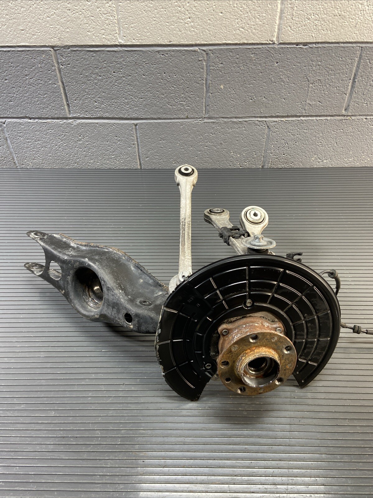 2017-2023 Maserati Ghibli M157 RWD Rear Left Spindle Knuckle OEM 57k Mile
