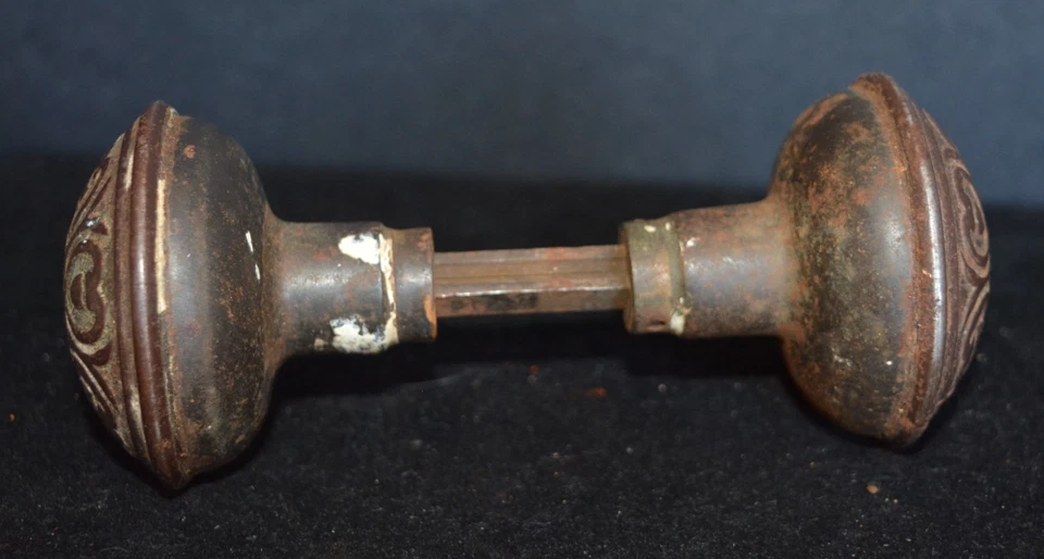 Perillas de puerta de paso de corbina de bronce vernáculo antiguas y husillo/eje de 2 1/4" de diámetro Foto 4 de 4