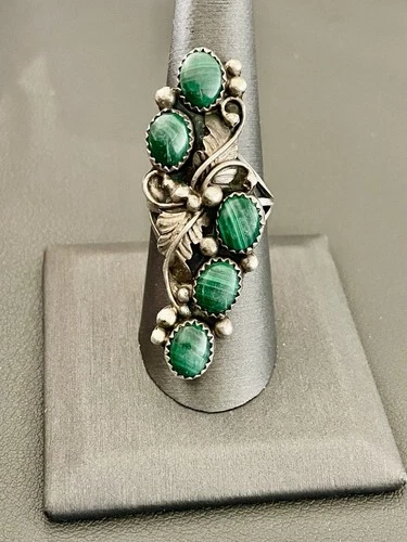 925 Sterling Silver Malachite Ring . Size 8(BX21)