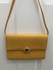 CINTURINO REGOLABILE LOUIS VUITTON. Prezzo basso perché danneggiato in piccola tasca interna.