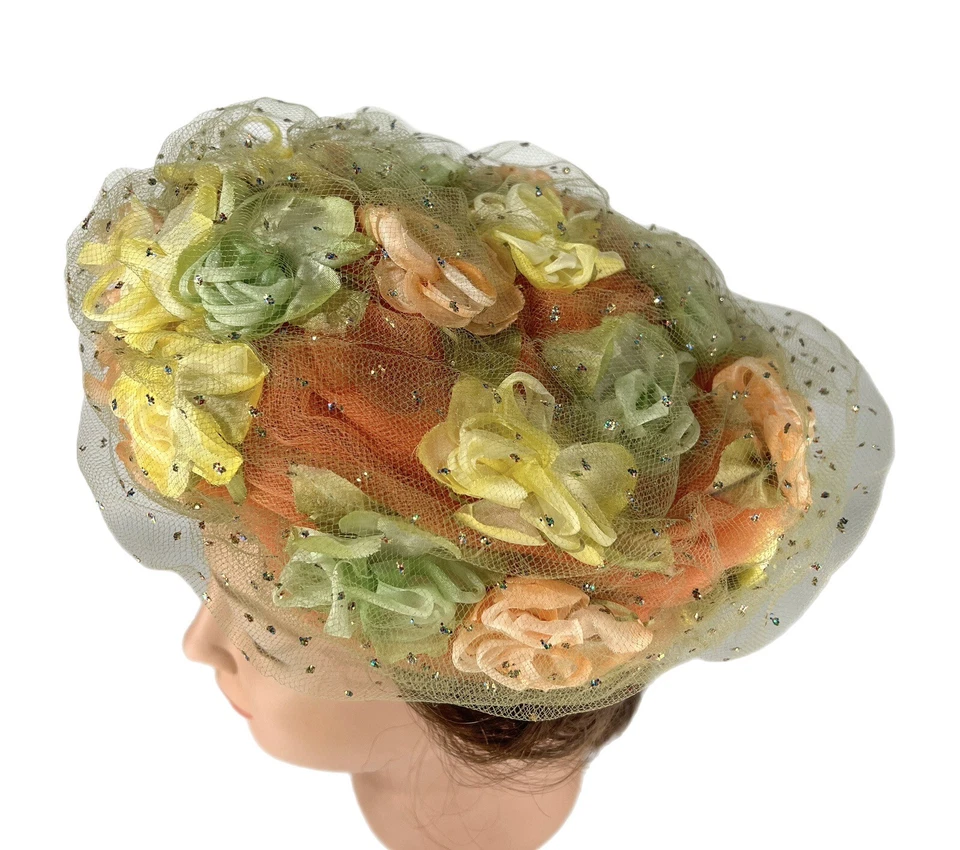 Sombrero Pastillero de Colección Años 60 Sharon Originales Hecho en Unión Flor Pétalos Acentos Brillantes Foto 3 de 4