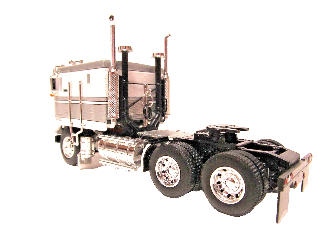 DCP / FIRST GEAR 1/64 SCALE KENWORTH K-100 FLAT TOP, WHITE DCP / FIRST GEAR 1/64 SCALE KENWORTH K-100 FLAT TOP, WHITE