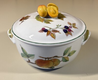 Royal Worcester 1 Pt Round Covered Casserole Evesham Vale 5.5'' Peach Knob