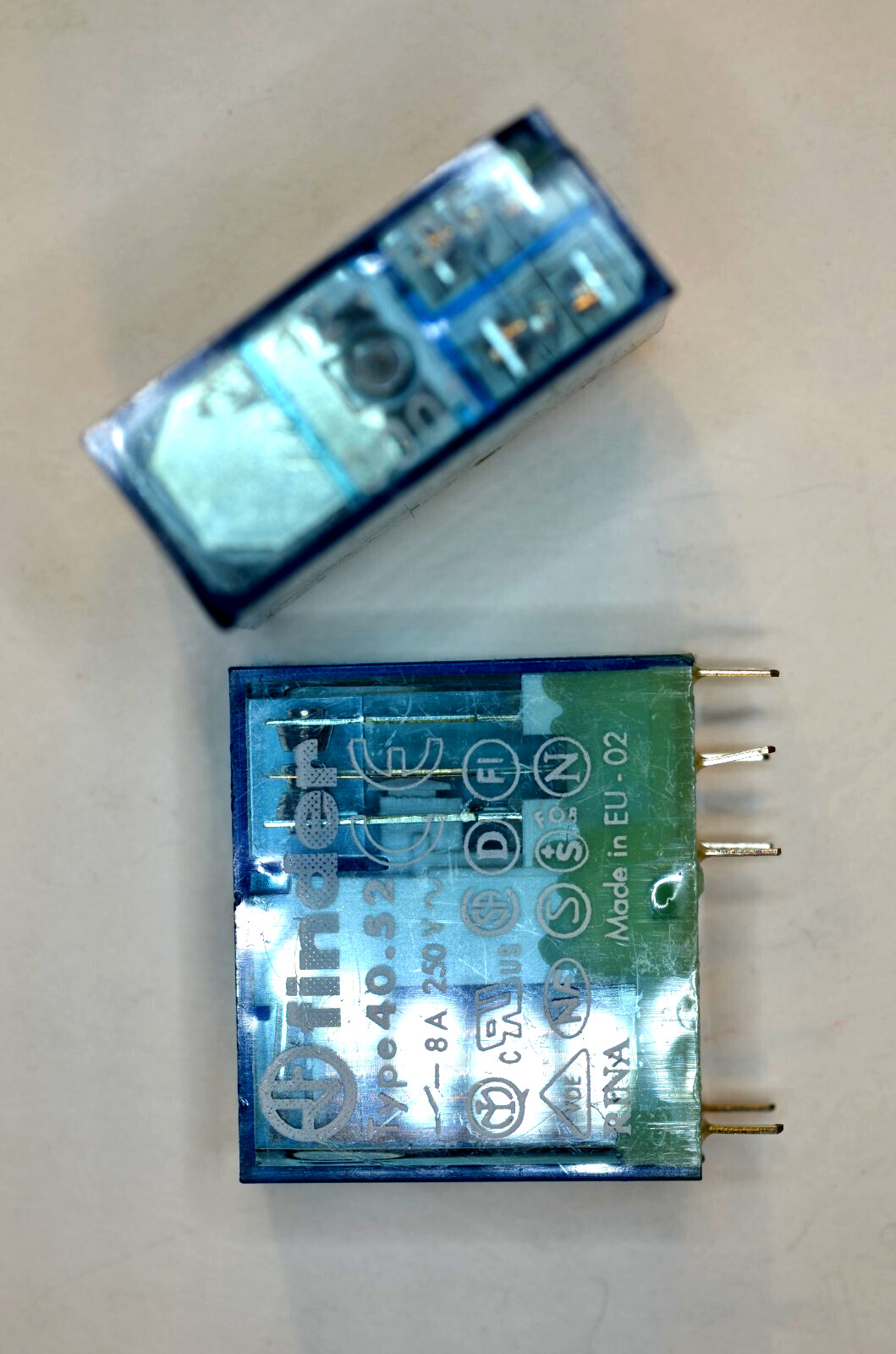 Relais Finder 40.52 12VDC anti-arc électrique pour automatisme 250V 8A
