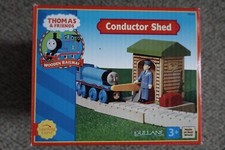 HTF NIB MINT THOMAS WOODEN RAILWAY 2001 CONDUCTOR SHED LC99342 CLICKETY-CLACK