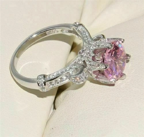 Anillo de compromiso redondo de 2,70 quilates con rubí rosa para bebé creado en laboratorio en oro blanco de 14 quilates talla 8 Foto 3 de 4