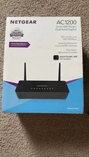 Netgear ac1200 r6220 Router