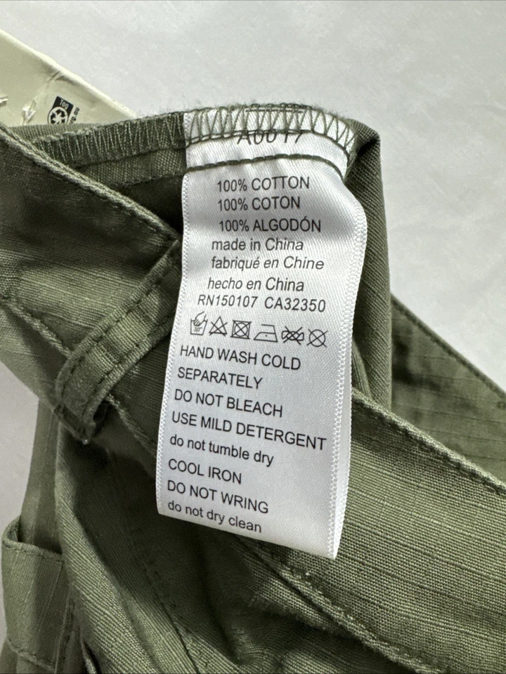 Maxi minifalda convertible roja oxidada con cremallera pequeña verde oliva tiro bajo Tilly’s Foto 3 de 4