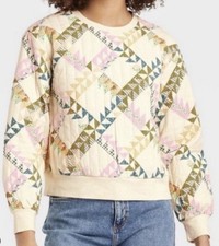 Universal Thread quilted pullover sweatshirt features a cream Geometric L