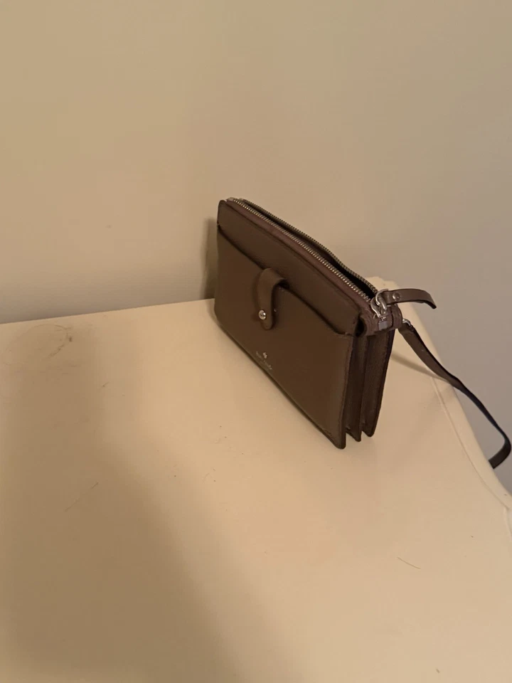 Kate Spade Larchmont Avenue 斜挎包鹅卵石 Allegra - 棕色 — 第 2/4 张图片