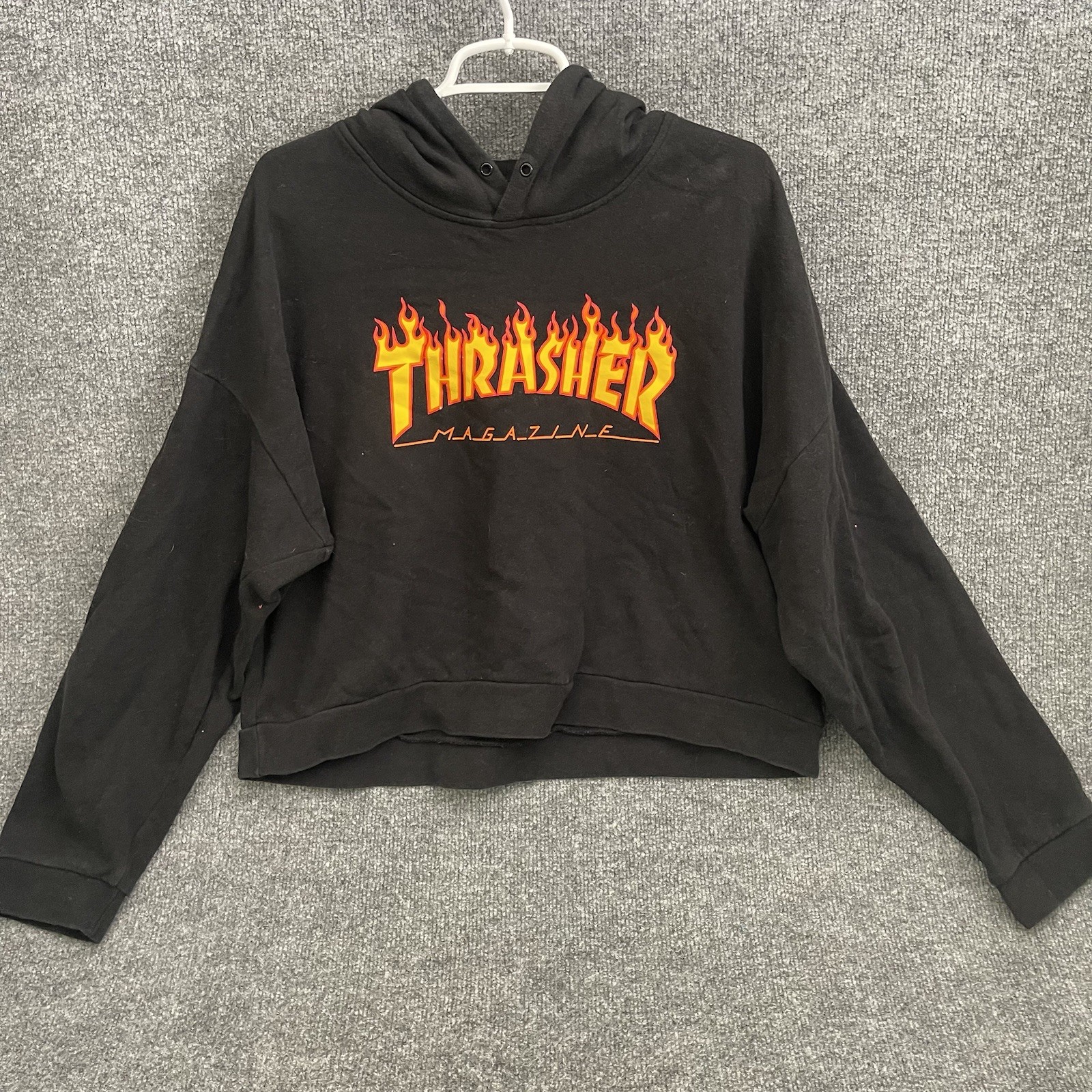 Magazine Hoodie Women&rsquo;s Sz M  Black Cropped Pullover
