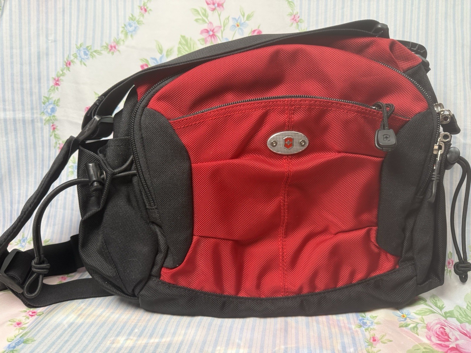 SwissGear Red Black Waist Bag Fanny Pack Sling Crossbody Tra