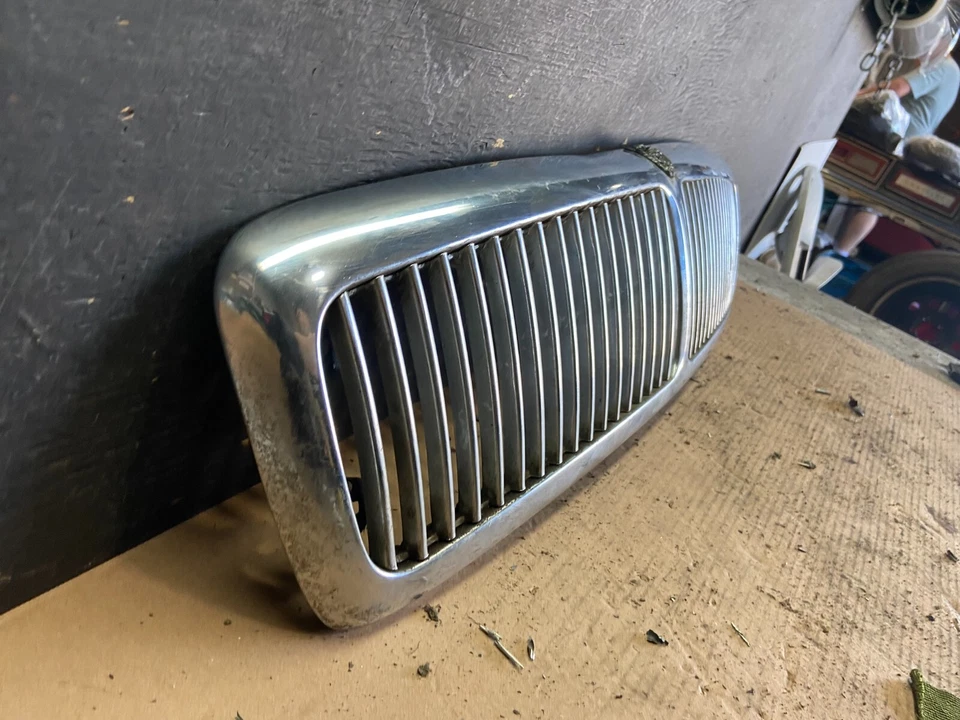 1995 a 1997 Jaguar XJ6 XJR grade dianteira superior O7988 DG - Imagem 3 de 4