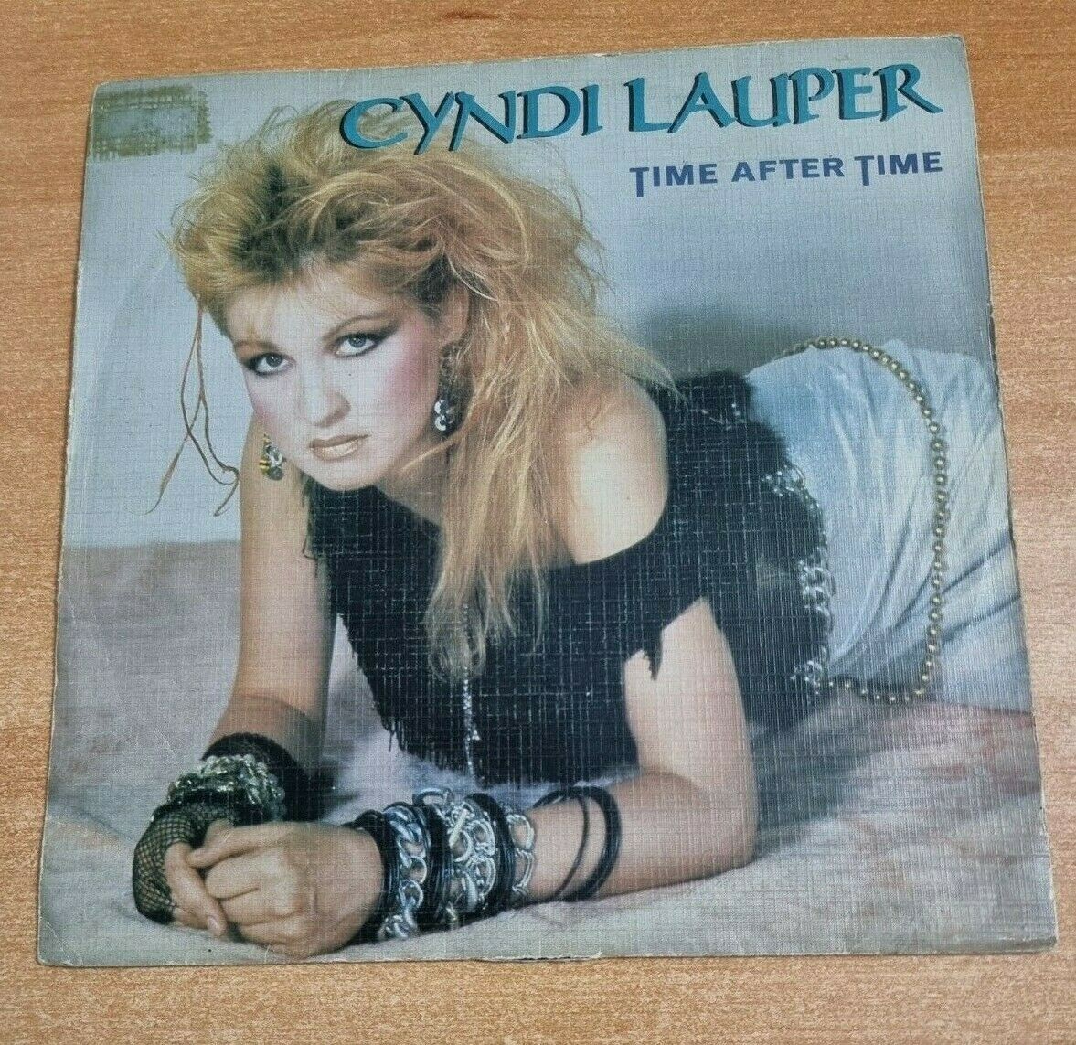 Cyndi Lauper サイン入りCD 貴重❗️CYNDI LAUPER,直筆サインCD シンディ・ローパー - メルカリ