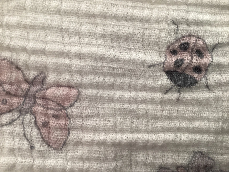 Manta “Ladybug Butterfly” y Rayas Blanco Gris Rosa Púrpura Aden Anais Foto 4 de 4