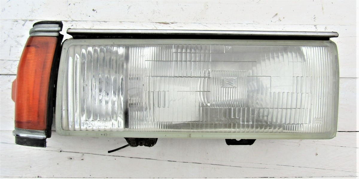 Nissan Bluebird 910 Model 1980 82 Front Headlight RH W/Housing