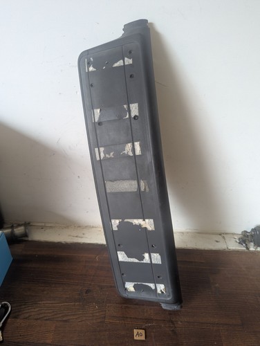 BMW E46 3er - M Sport Stoßstange vorne Nummernschild Sockel Leiste Zierleiste