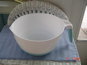 Good Cook 2 Qt Mixing Bowl w Pour Spout Handle Non Slip Base White + Teal