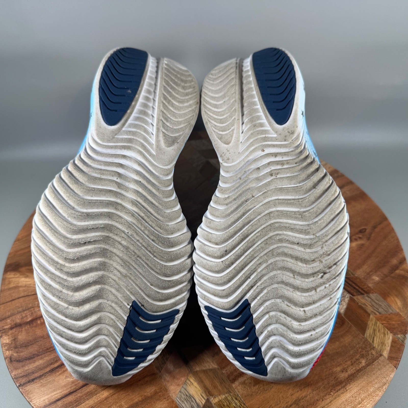 Saucony Kinvara 14 Womens 8 Red Navy Blue USA Stars Stripes Running Shoes thumbnail 6