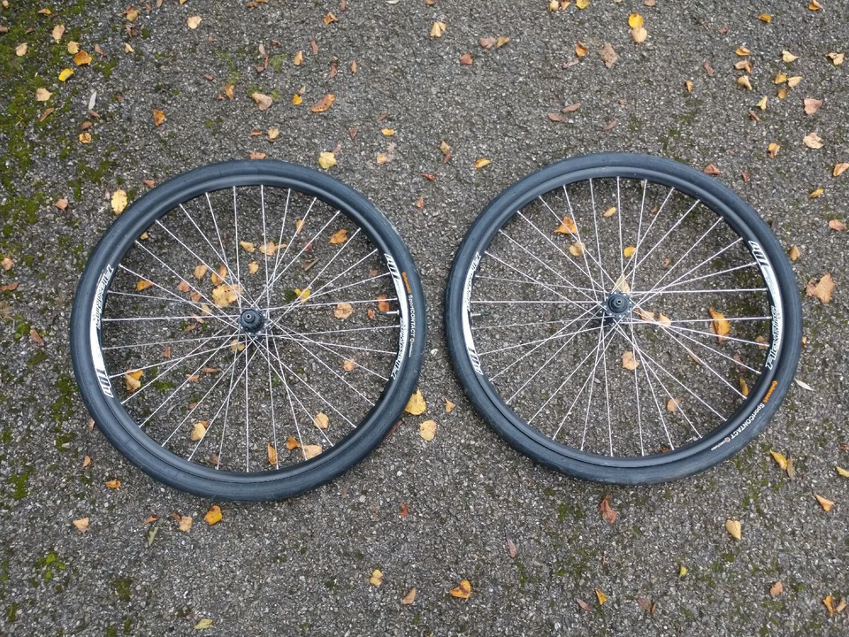 Shimano Laufradsatz 26" 559x17 Disc Centerlock Scheibenbremsen LRS Continental