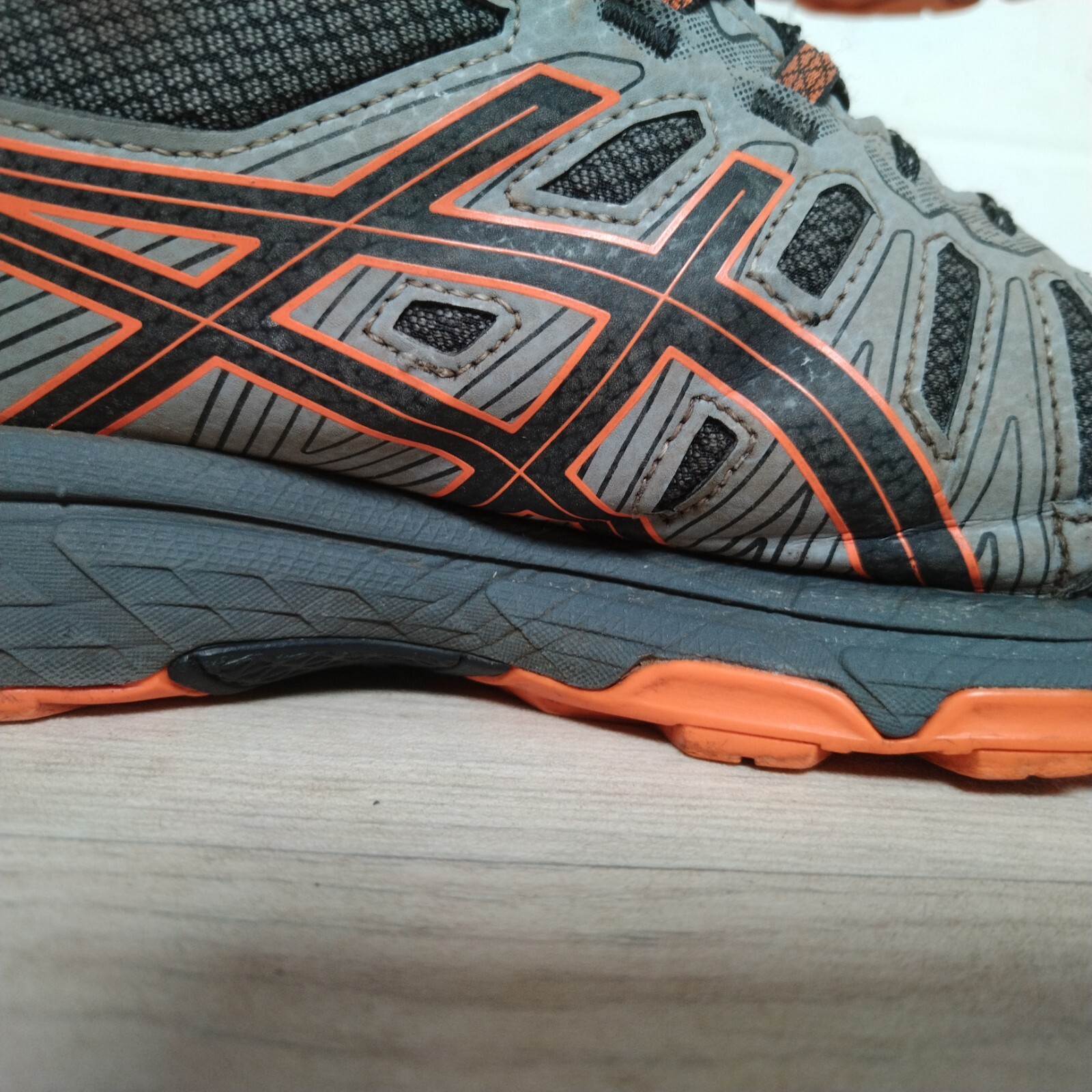 Asics Gel Venture 7 Trail Running Shoes UK9 EU44 Grey Orange Men's
