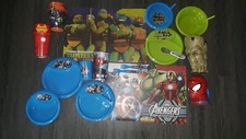 Set de salle à manger super héros 19 pièces la plupart n'ont jamais été utilisés le reste est en excellent état