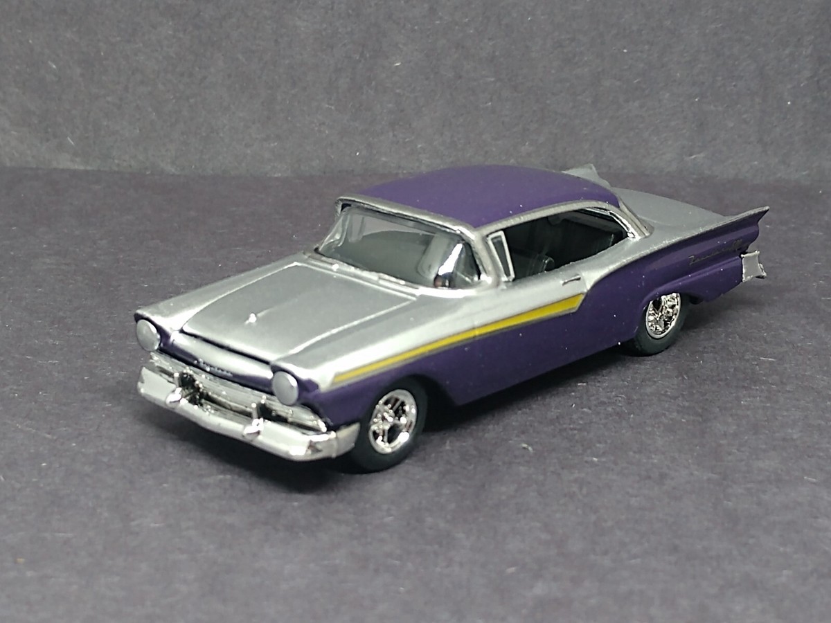 レアカラー　DINKY TOYS FORD FAIRLANE ミニカー 1957 '57 FORD FAIRLANE 500 LIMITED EDITION COLLECTIBLE 1/64 SCALE