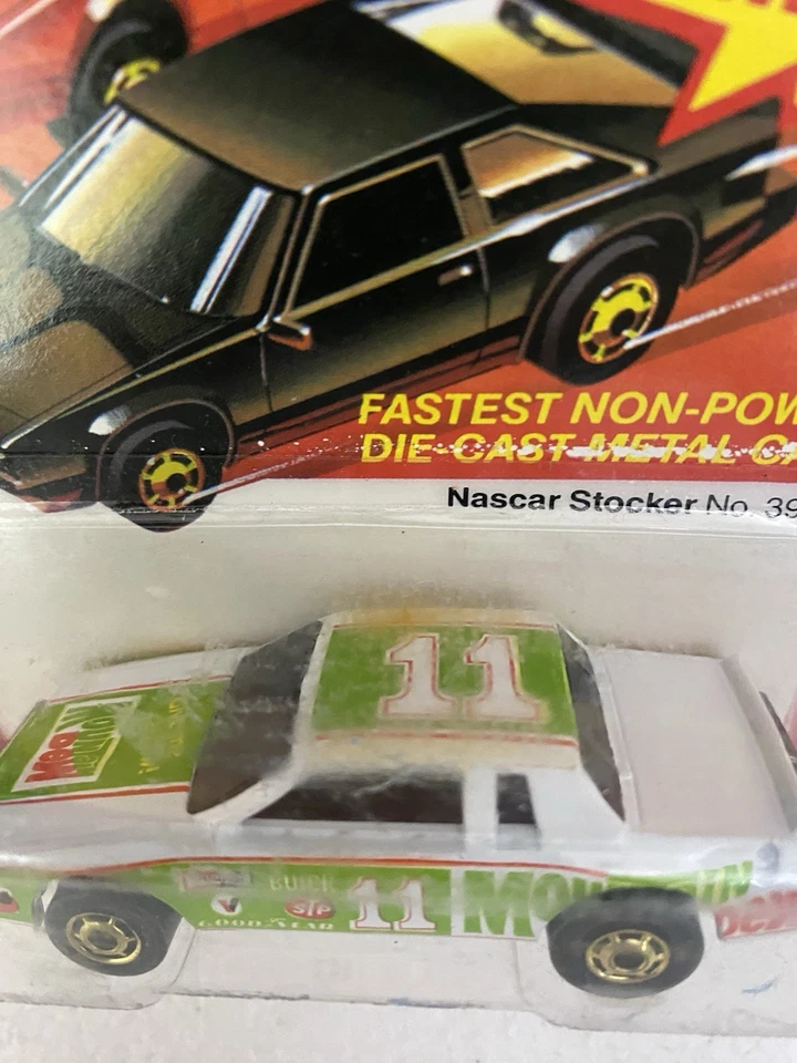 Hot Wheels 1982 The Hot Ones Larry Wood NASCAR Stocker #3927 Mt Dew sin perforar negro Foto 2 de 4