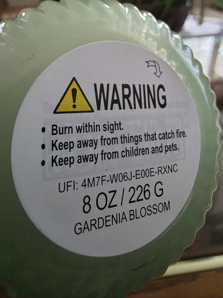 Laura Ashley Gardenia Blossom Scented Candle 8 Oz - Gift Box - Soy Blend - NEW - Image 3 of 4