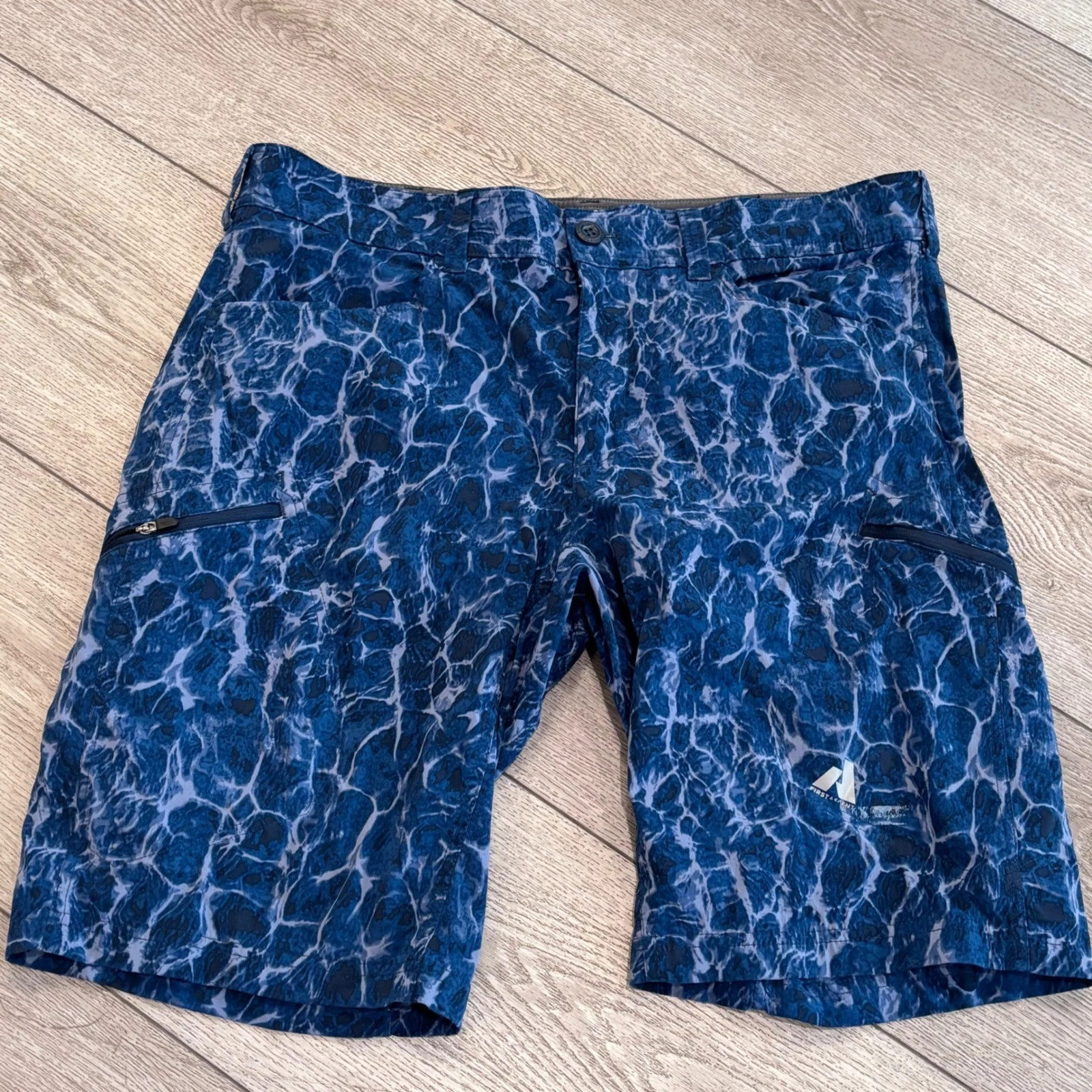 Eddie Bauer First Ascent Shorts Mens 38 Blue Water Print Hiking Cargo Outdoor