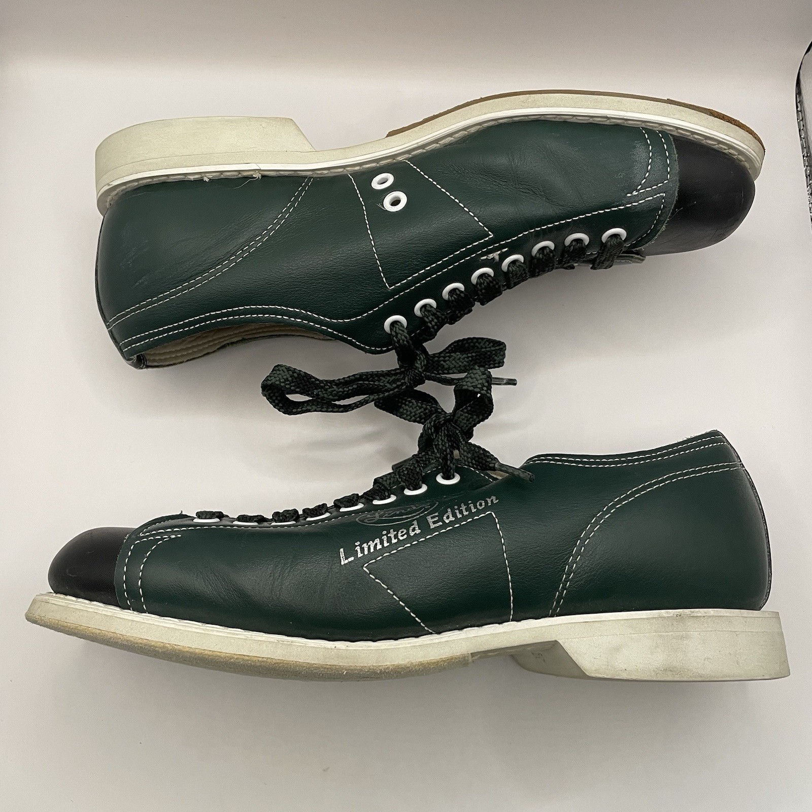 Linds Classic Limited Edition Men’s Right Handed Bowling Shoes Size 6 D