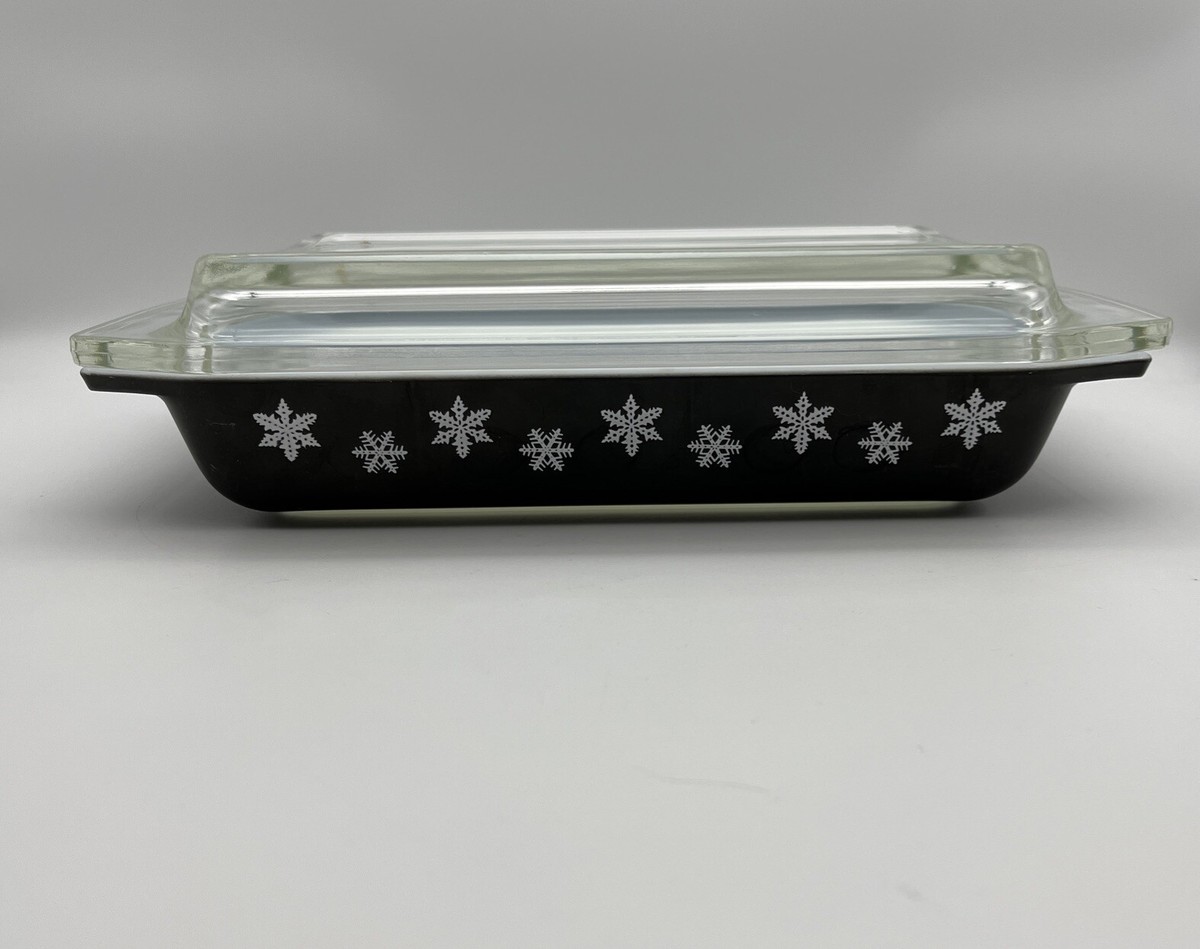 Vintage Pyrex Black Snowflake 1 1/4 Qt Casserole Baking Dish with