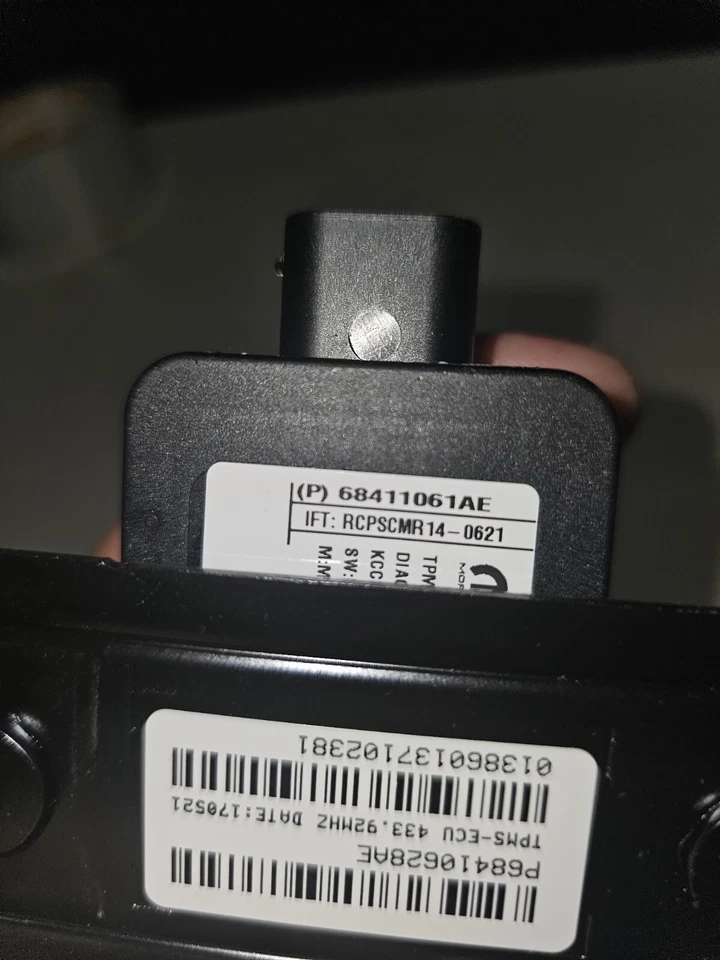 2018-2022 Jeep Wrangler JL OEM Tire Pressure Monitor System TPMS 68411061 - Image 4 of 4