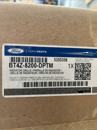 NEW OEM Ford Radiator Grille Lower Center Molding BT4Z-8200-DPTM Edge 2011-2014 - Picture 1 of 2