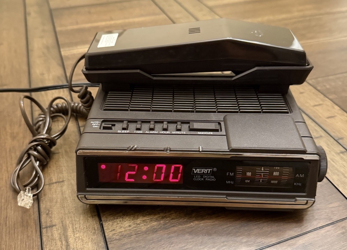 Vintage Verit AM FM Digital Clock Radio with Phone TL-6633 Wood